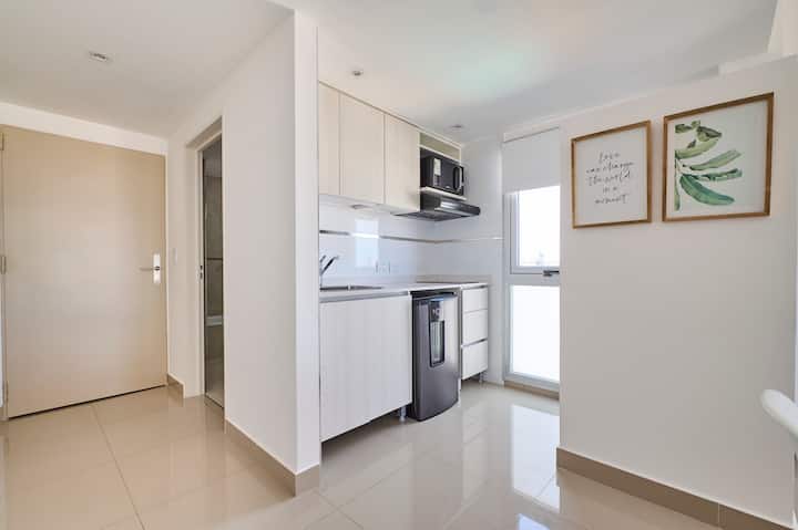 Studio apartment in Monserrat with balcony and pool