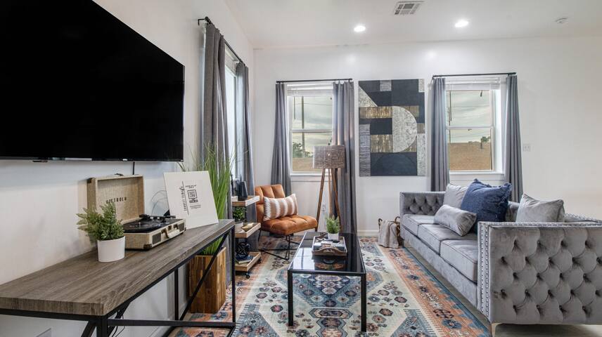 Family-Friendly 6 Beds Stay NOLA gallery image 2