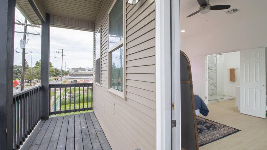 Family-Friendly 6 Beds Stay NOLA gallery image 5