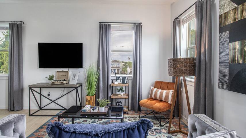 Family-Friendly 6 Beds Stay NOLA gallery image 3