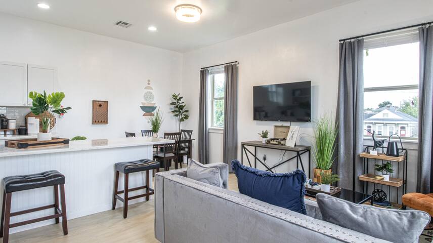 Family-Friendly 6 Beds Stay NOLA gallery image 4