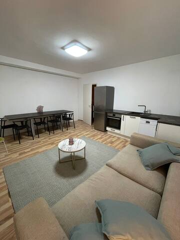 Quiet Family Apartment -10min. Oktoberfest-Parking gallery image 2