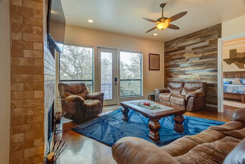Successful Airbnb property: Escape to Gruene! Sleeps 10. On the River in New Braunfels