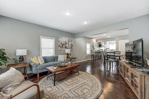 Top Airbnb: Cozy, renovated 3b/3ba Mile sq in Oxford