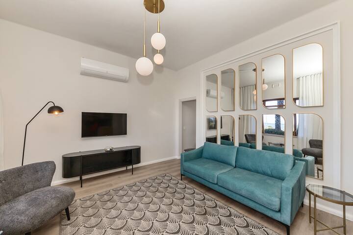 Art Deco on the Beach gallery image 5