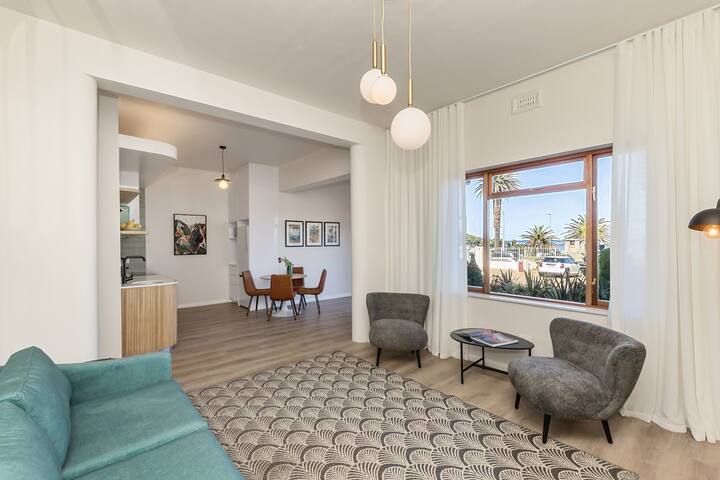 Art Deco on the Beach gallery image 2