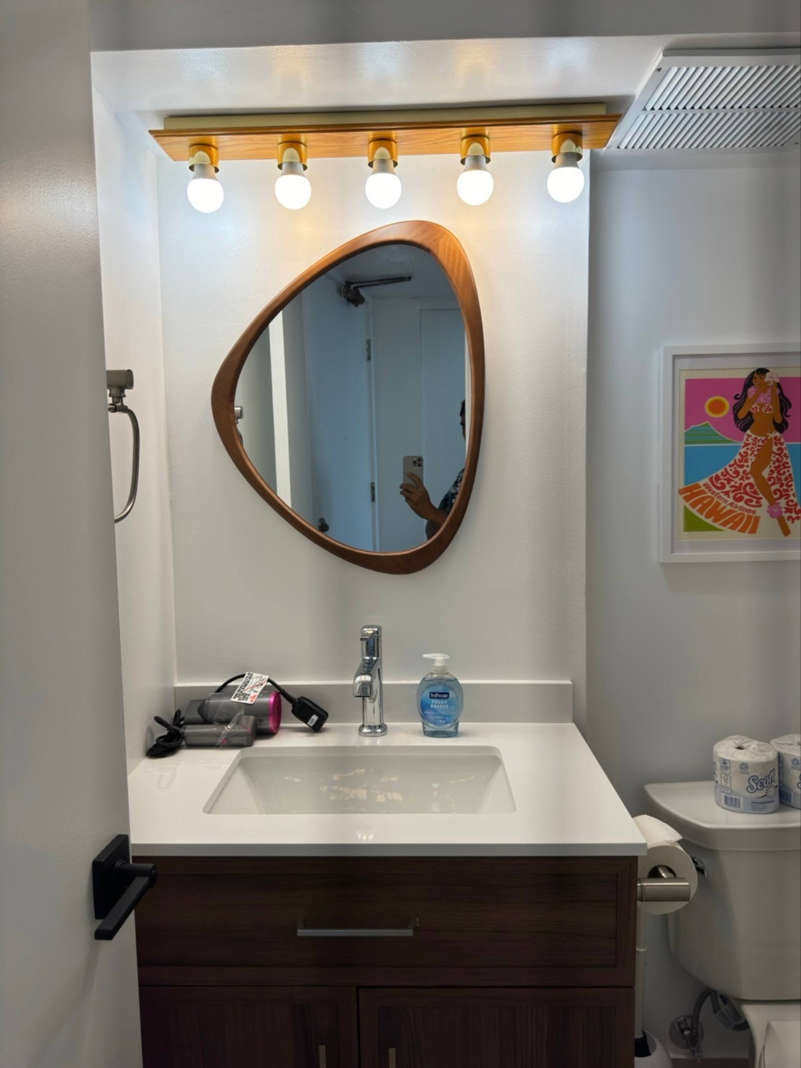 #26FL Private Studio w/Balcony in Central Waikiki! - Image 23