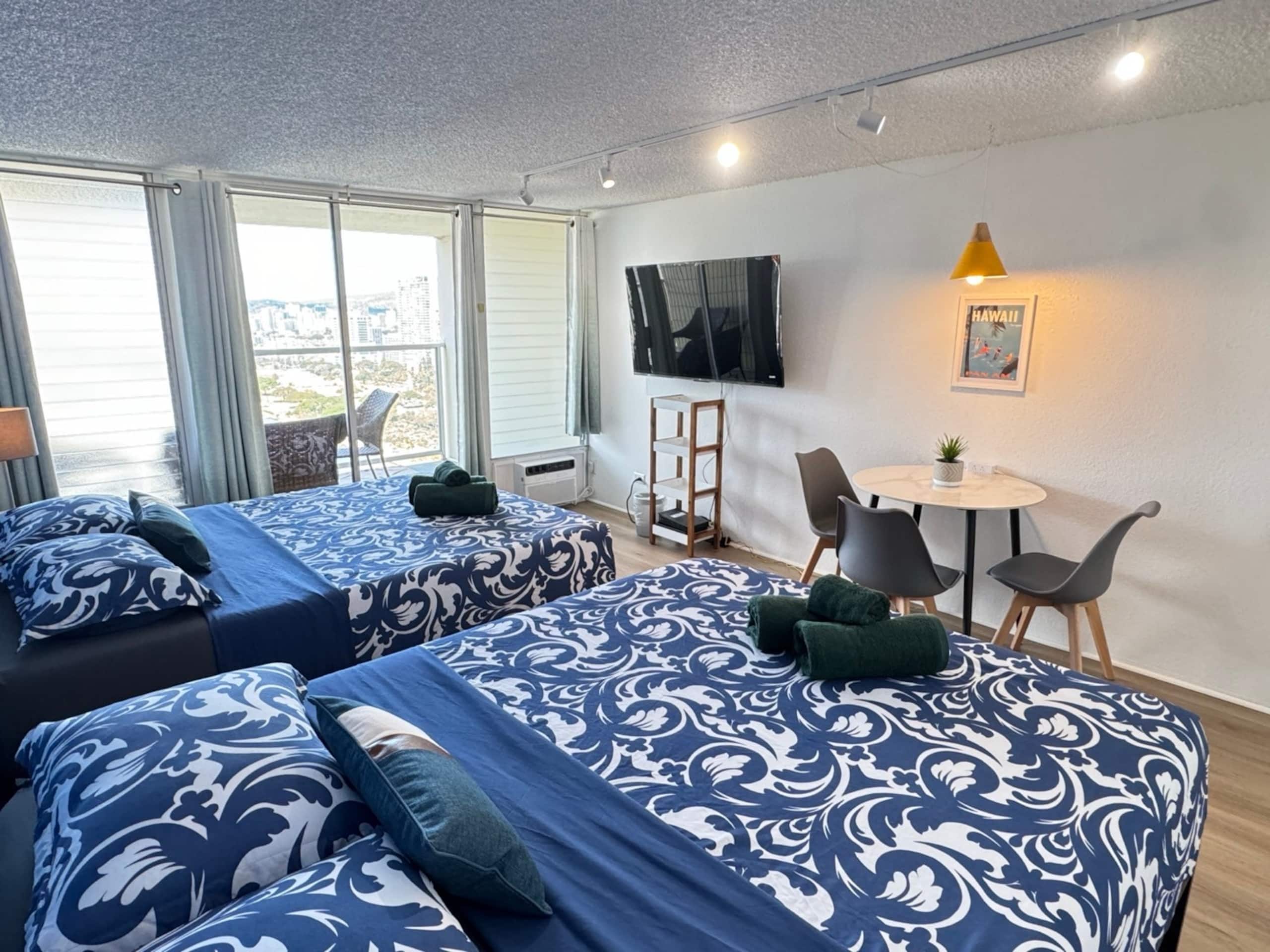 Private studio with Balcony  in Center of Waikiki! - Image 31