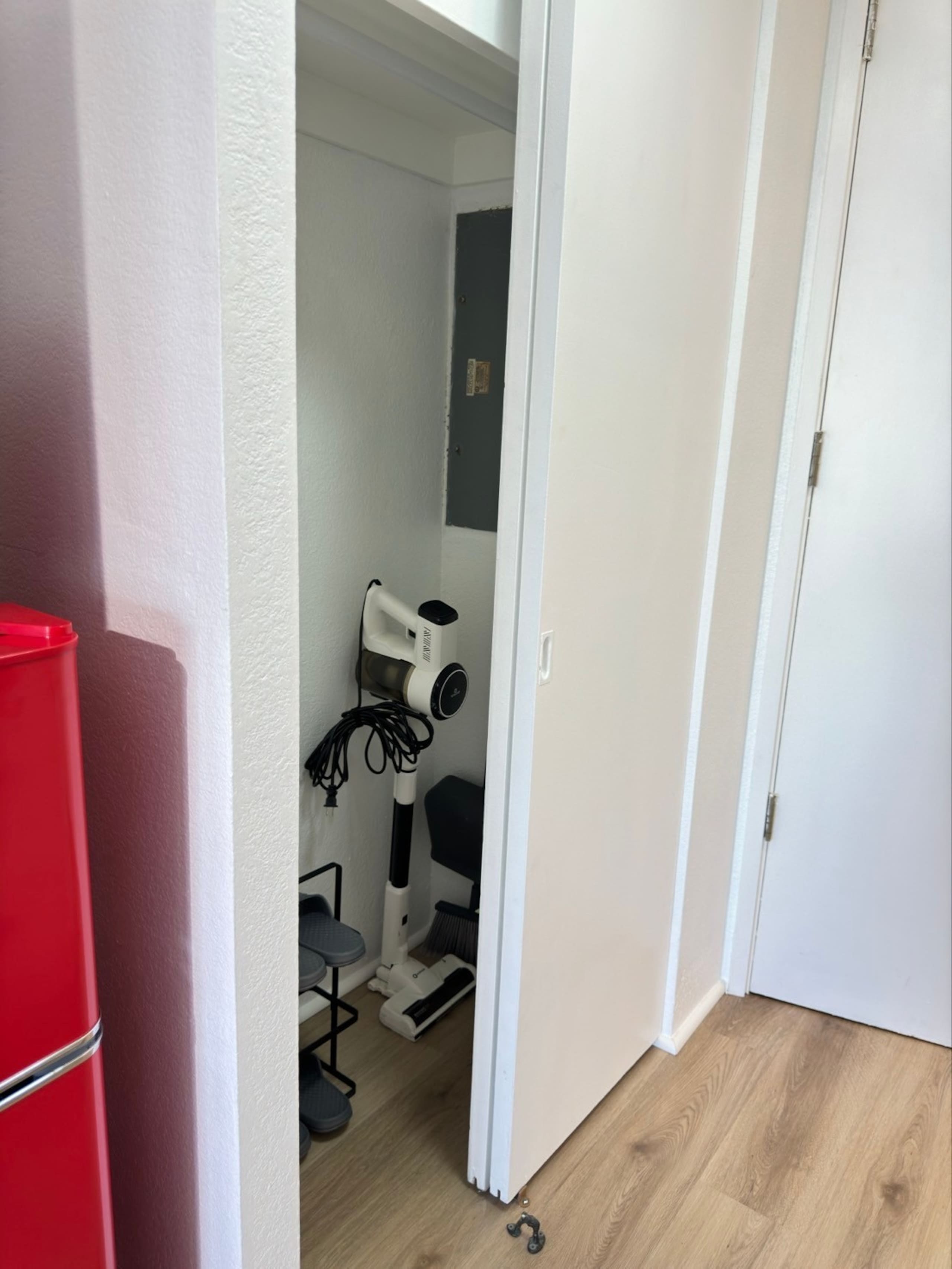Private studio with Balcony  in Center of Waikiki! - Image 13
