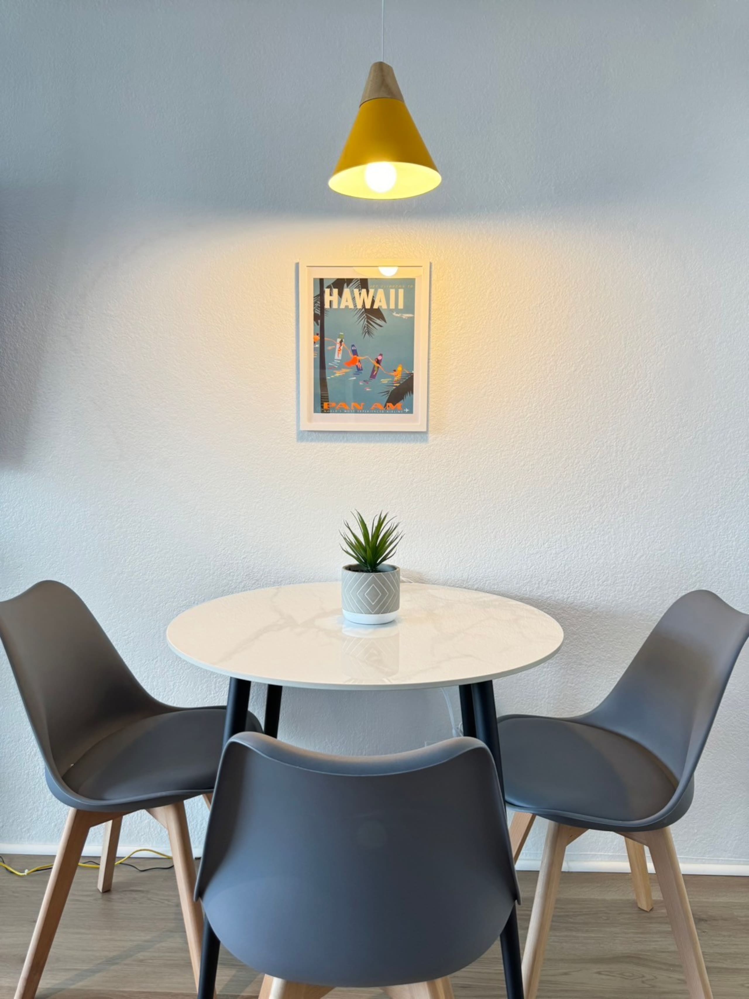 Private studio with Balcony  in Center of Waikiki! - Image 17