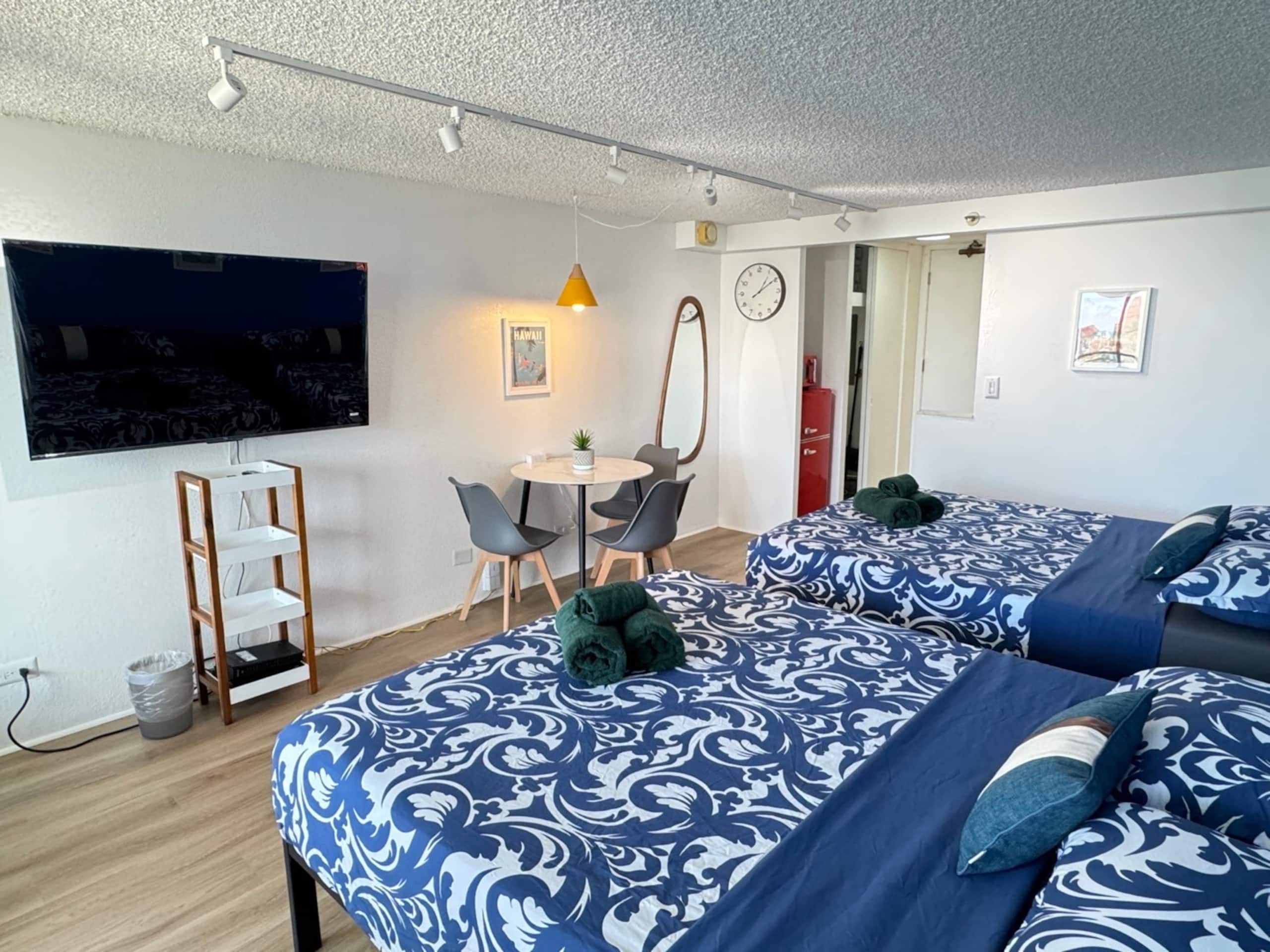 Private studio with Balcony  in Center of Waikiki! - Image 36