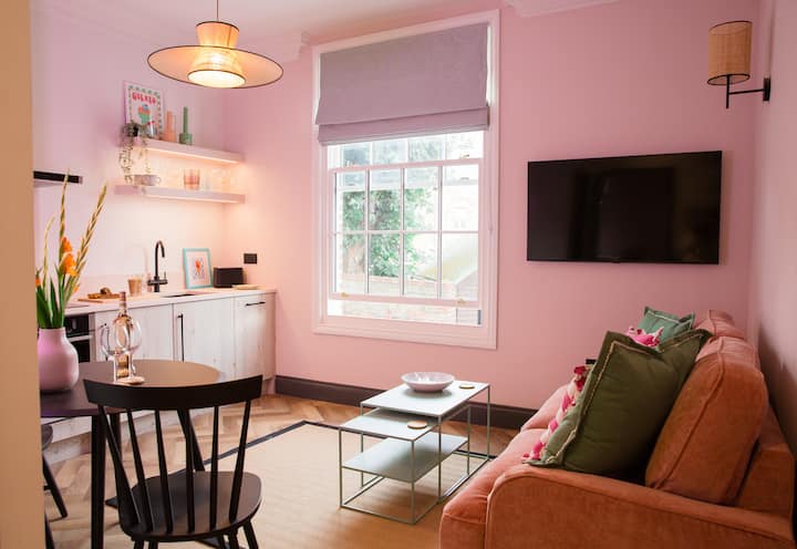 Pink Apartment, Whitby, Yorkshire Coast - Robin Hood's Bay