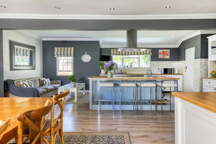 Country style home in Constantia gallery image 5