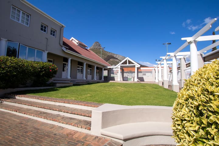 Spectacular Avenues Fresnaye