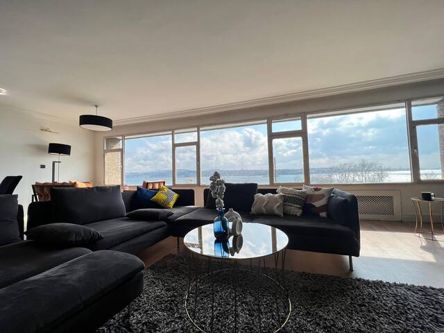 Stunning Sea View Amazing Flat 4BR, 2BA, 5AC gallery image 5