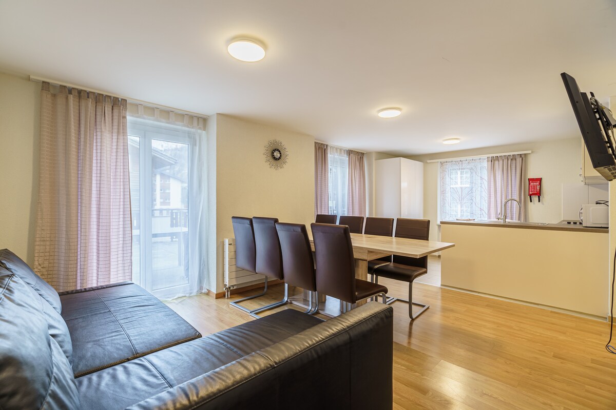 Successful Airbnb property: Haus Astoria in Saas Grund