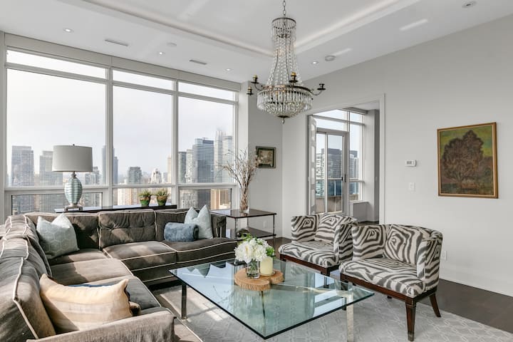 Penthouse * Rare * Stunning Views * 2500 sq ft