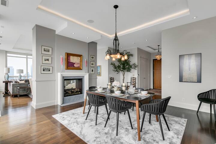 Penthouse * Rare * Stunning Views * 2500 sq ft gallery image 5