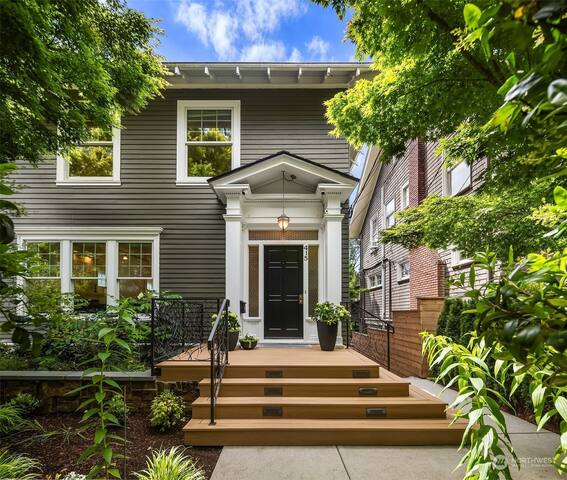 Charmer in Historic Capitol Hill w SpaceNeedleView gallery image 4