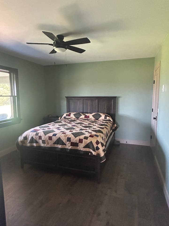 Queen size bed in main bedroom