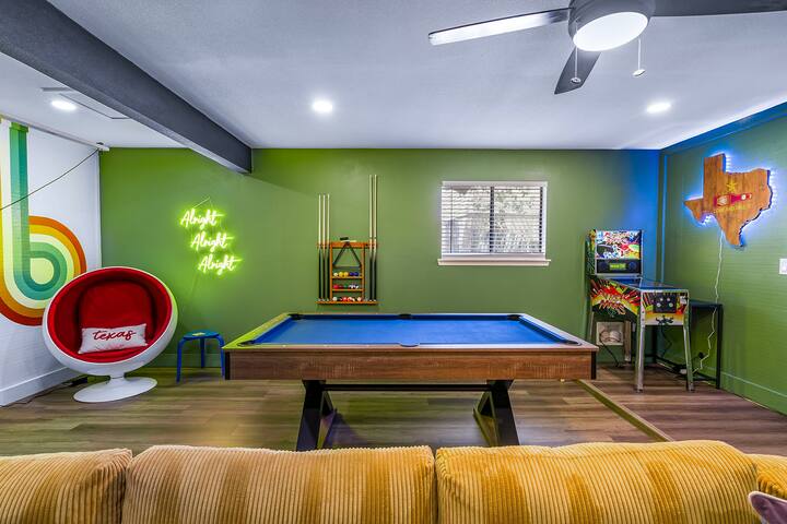 Pool/GameRoom/FirePit/Sleeps 12/Mins to SoCo&DT gallery image 5