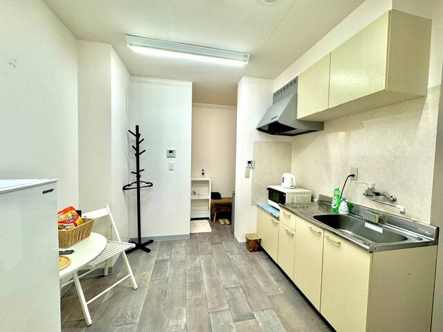 20名以上宿泊可能/5部屋/シャワー&トイレそれぞれ4つ/池袋まで5分/新宿まで15分/11ベッド gallery image 3