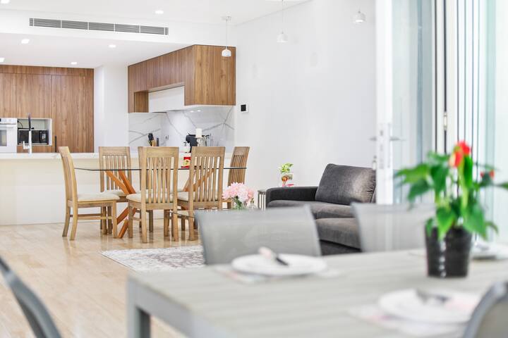Leichhardt 4BR Home Near City gallery image 2