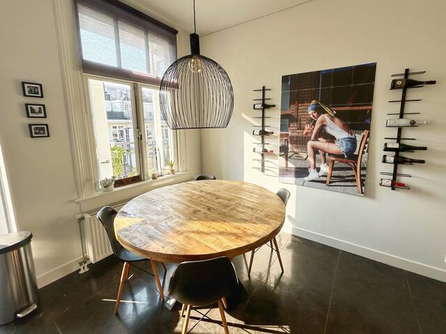 Spacious Luxury 3 Bed Apartment w/ Roof Terrace gallery image 4