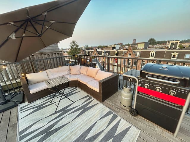 Spacious Luxury 3 Bed Apartment w/ Roof Terrace gallery image 2