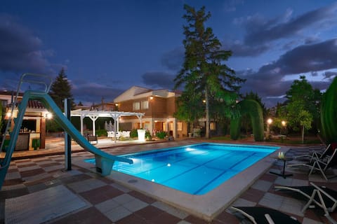 NEW, "Villa Granada Garden" Pool and Barbecue