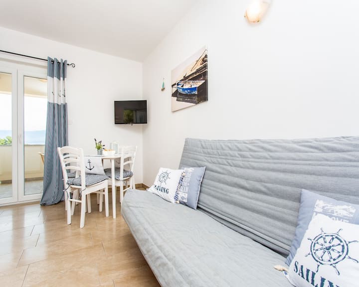 Eli 1 - Quiet Location And A Sea View - Vrbnik