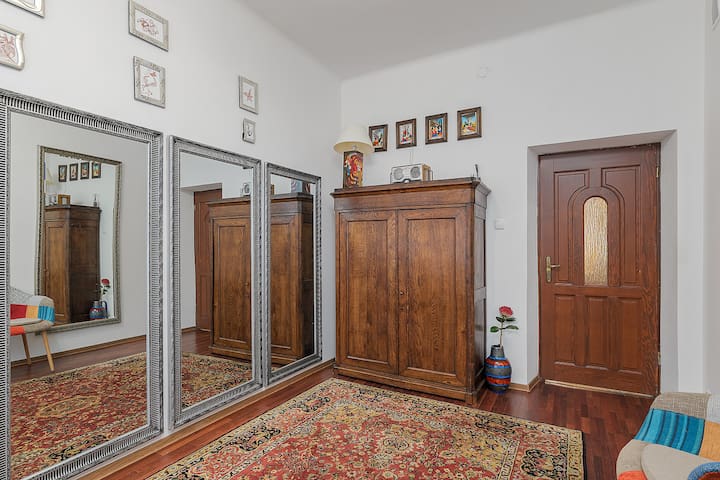 NYX Apart managed Airbnb listing 3
