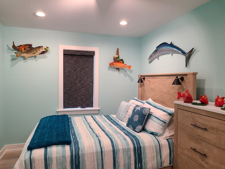 This bedroom features oceanic specimens, PA river and tropical fish varieties.  You will enjoy reading about an experiment done on tropical fish by the Tropical Fish Association in Washington DC. This is another room that will have you chuckling!