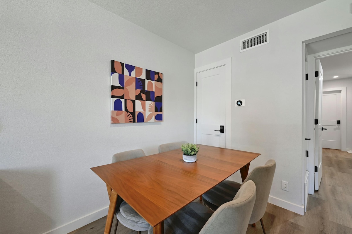 NEW! Walk to Zilker! King Bed!