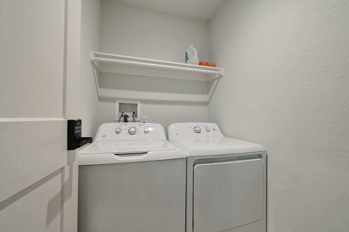 NEW! Walk to Zilker! King Bed!