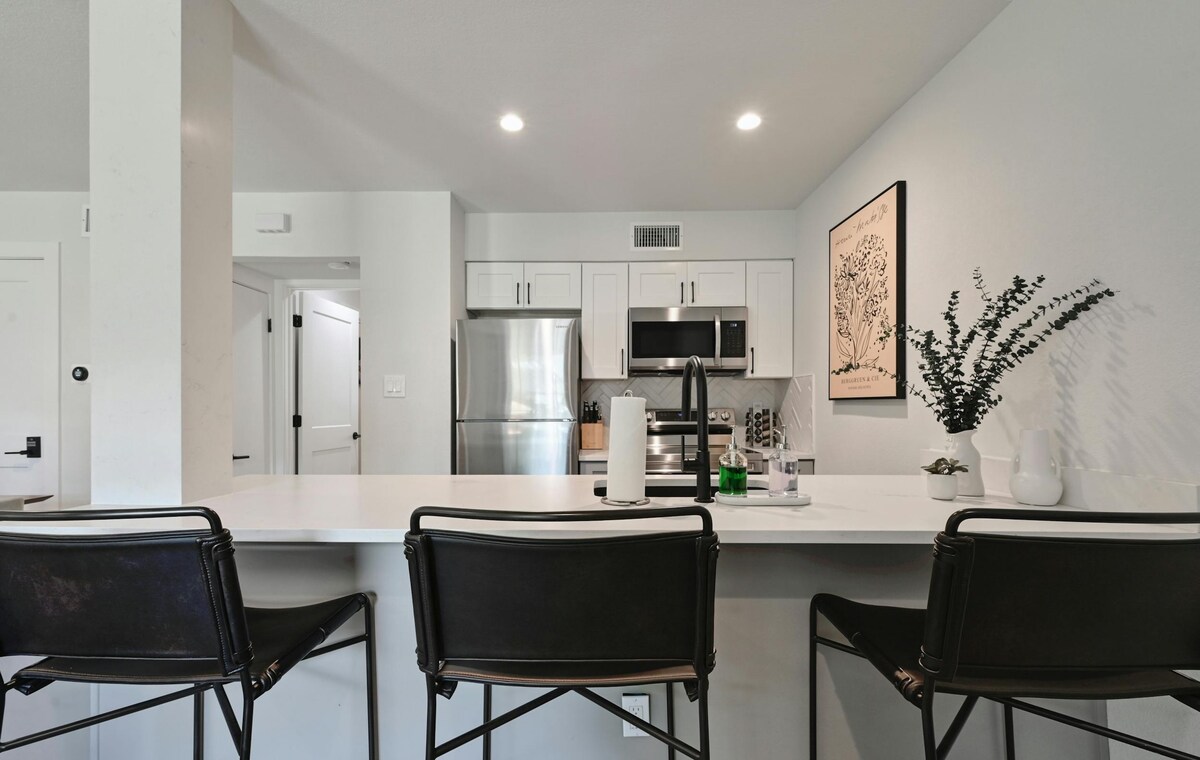NEW! Walk to Zilker! King Bed!