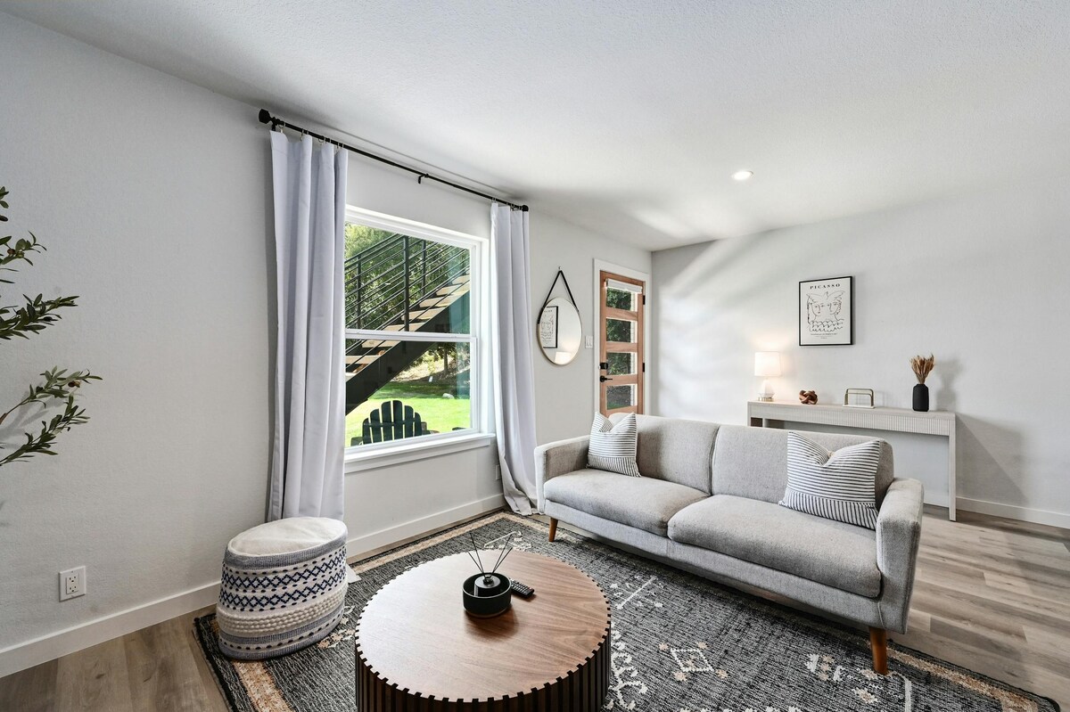 NEW! Walk to Zilker! King Bed!