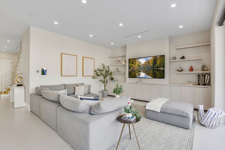 Villa Camellia: Mediterranean 5BR Villa with Pool gallery image 3