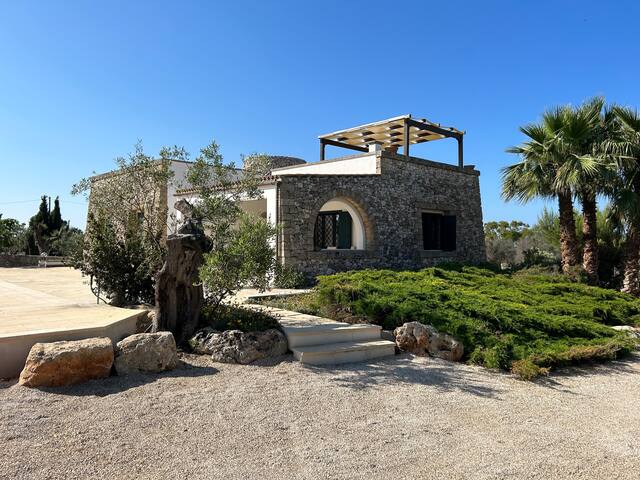 luxury villa with pool and sea view gallery image 3