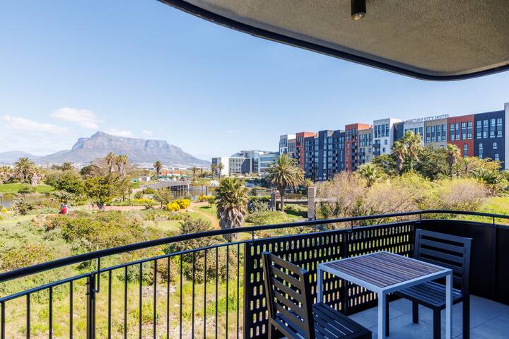 Power Backup Corner 2-Bed Apt Table Mountain View gallery image 2