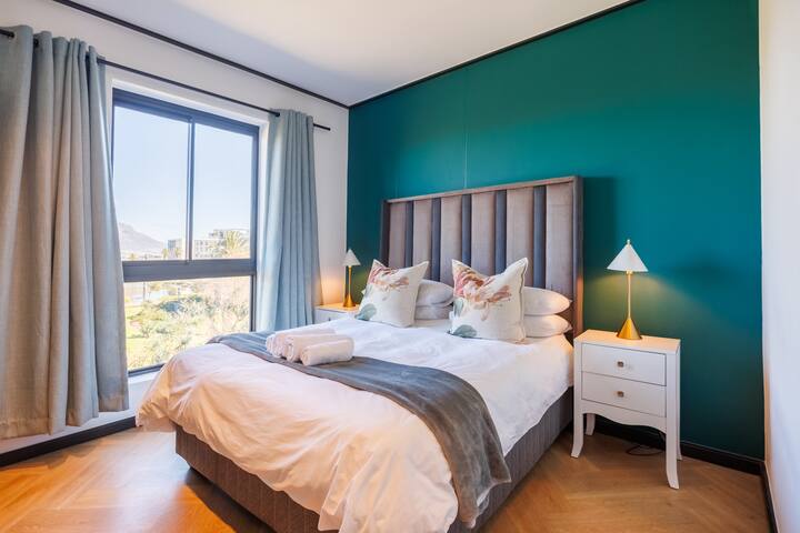 Power Backup Corner 2-Bed Apt Table Mountain View gallery image 3