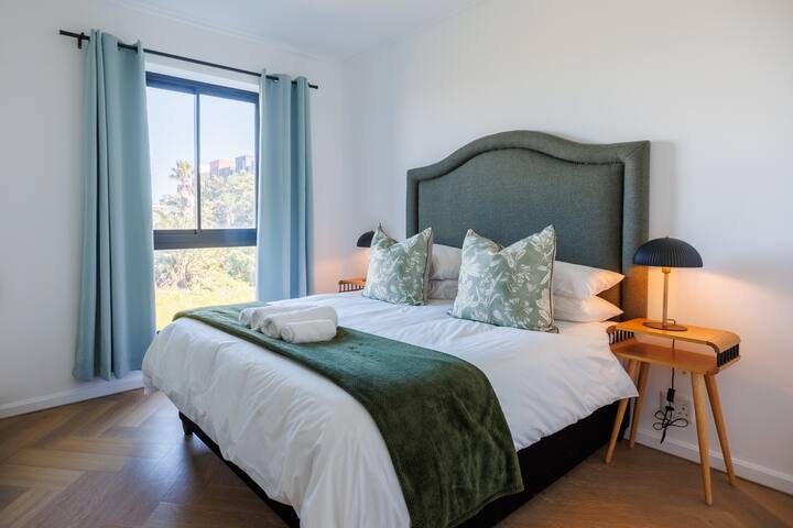 Power Backup Morden 2-Bed Apt Table Mountain View gallery image 2