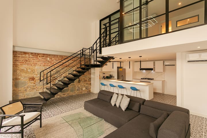 Casco Viejo 2BR Loft • Rooftop Pool Gym & Balcony