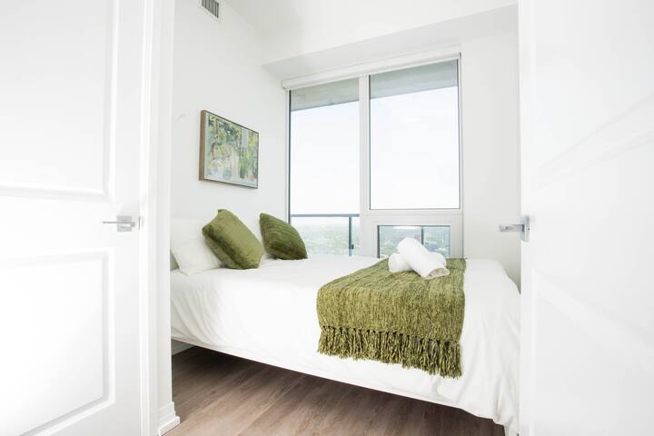 High Rise 2BR near Dundas Eaton Centre Dt Toronto gallery image 3