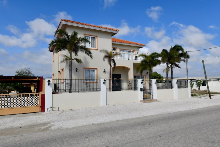 7-Bedroom Oceanview Oasis