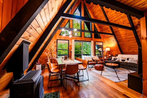 ADK Lux A-Frame Cabin w Hot Tub