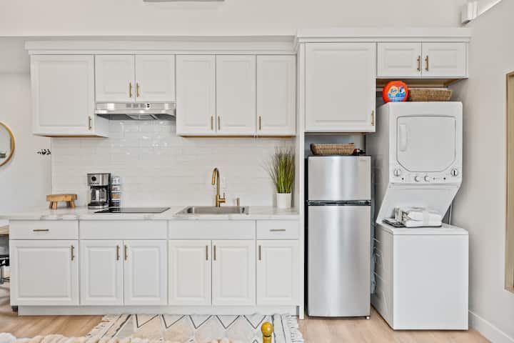 Golden Roseville Luxe Retreat - Rocklin, CA