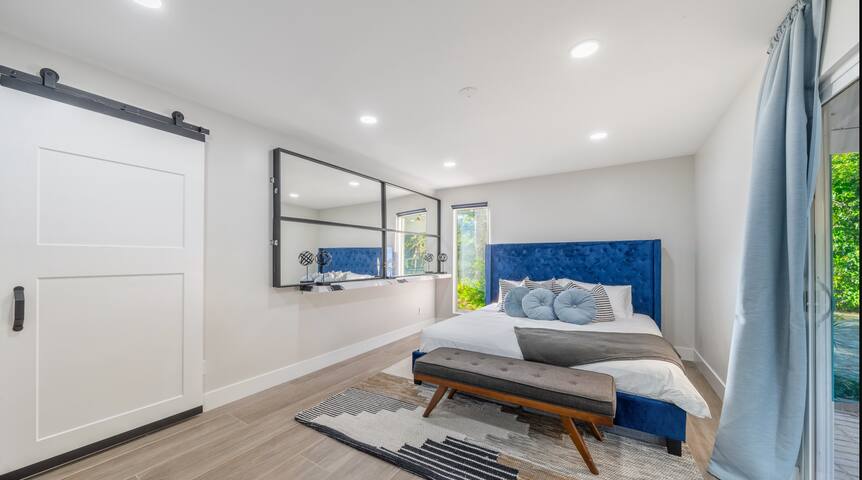 Hollywood Hills Modern Oasis 4BR Pool Skyline View gallery image 2