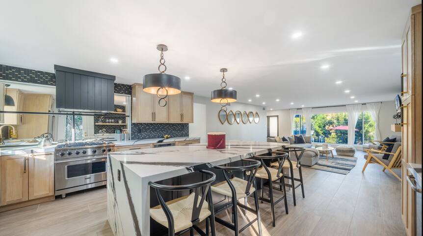 Hollywood Hills Modern Oasis 4BR Pool Skyline View gallery image 3