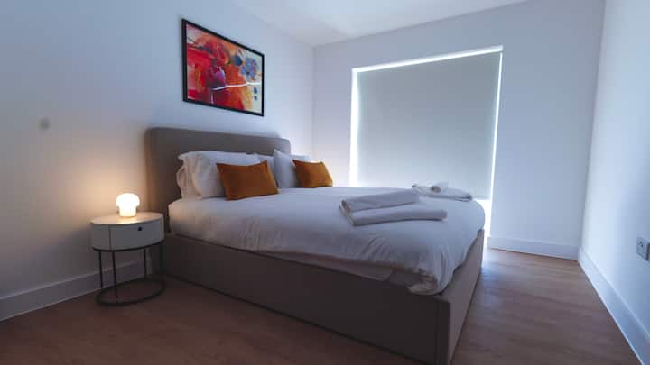 Prostrane spavaće sobe s minimalnim namještajem